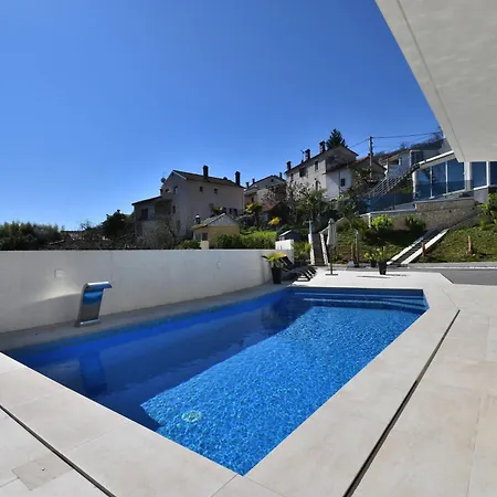 Lux With Pool *