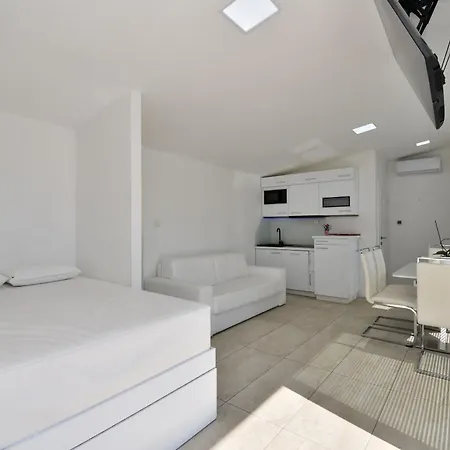 Apartman Lux With Pool Matulji