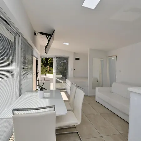 Apartment Lux With Pool Matulji