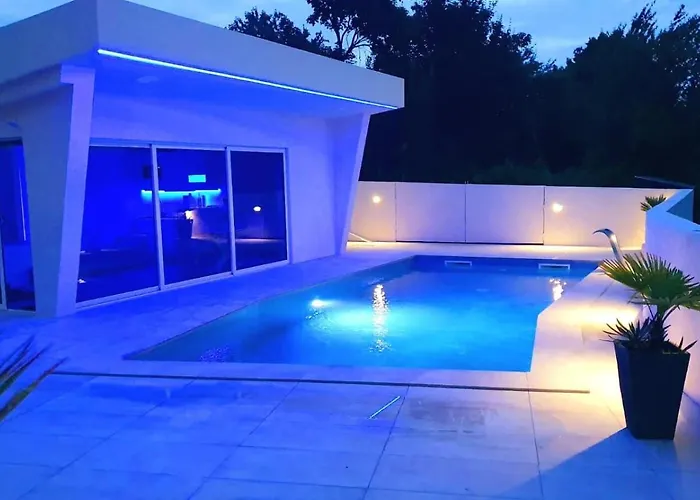 Lux With Pool Apartment