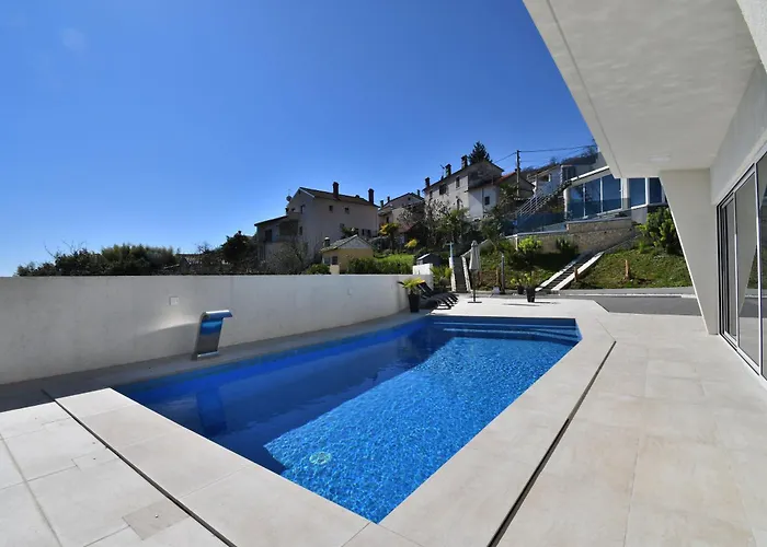 Lux With Pool *