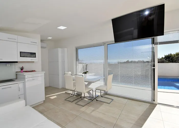 Apartment Lux With Pool